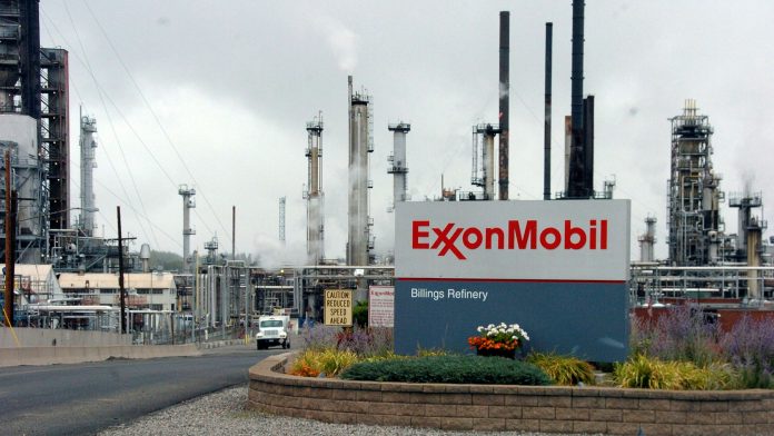 Exxon, que tiene un valor de mercado de 436,000 millones de dólares, es el mayor productor de petróleo de Estados Unidos.