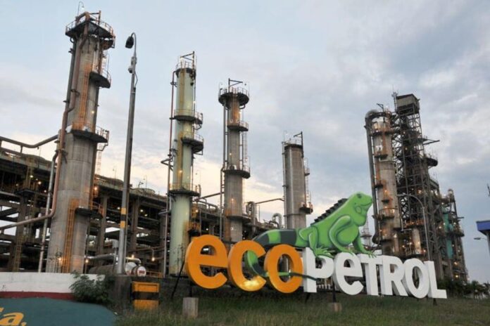 Aunque Ecopetrol ya produce gasolina extra, esta tiene 50 partes por millón de azufre (ppm), mientras que el combustible que ahora comercializaría la empresa tendrá un máximo de 15 ppm de azufre.