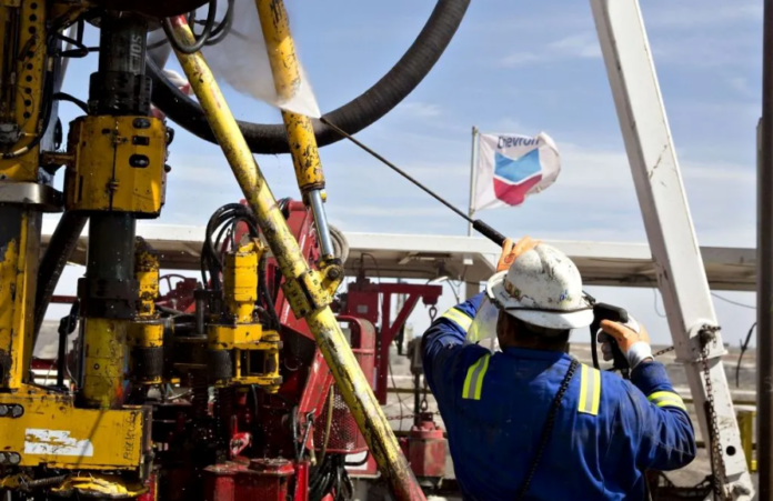 La renovación de actividades en Venezuela por parte de Chevron prevé un aumentó en su producción de hasta 250,000 barriles por día en 2025.
