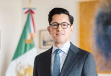 ¿Quién es Roberto Velasco Álvarez, nuevo canciller de México? Roberto Velasco Álvarez fue designado como titular de la Secretaría de Relaciones Exteriores tras la renuncia de Juan Ramón de la Fuente