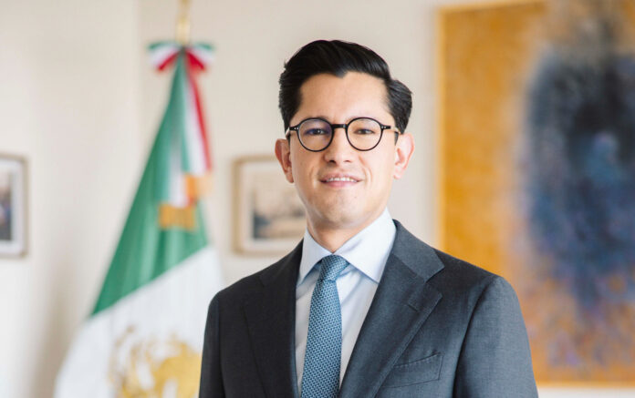 Roberto Velasco Álvarez fue designado como titular de la Secretaría de Relaciones Exteriores tras la renuncia de Juan Ramón de la Fuente